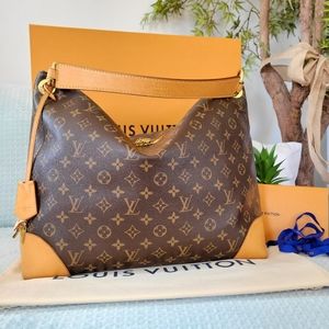 Beautiful Hobo ❤️ Authentic LV Berri MM